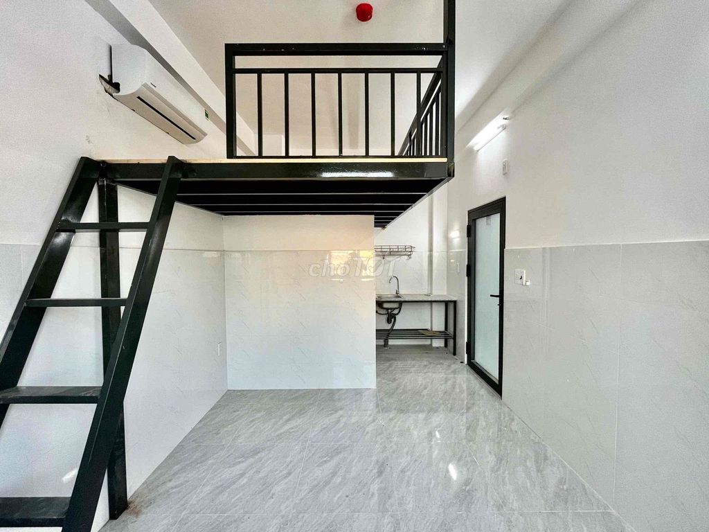 The Tân Bình Hotel is cheap