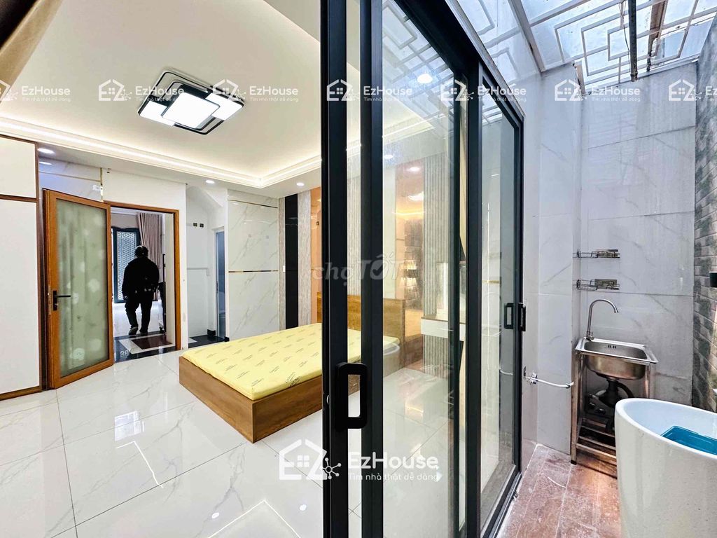 Studio balcony Full interior right on Hậu Giang squared - Funky-Mama Hom