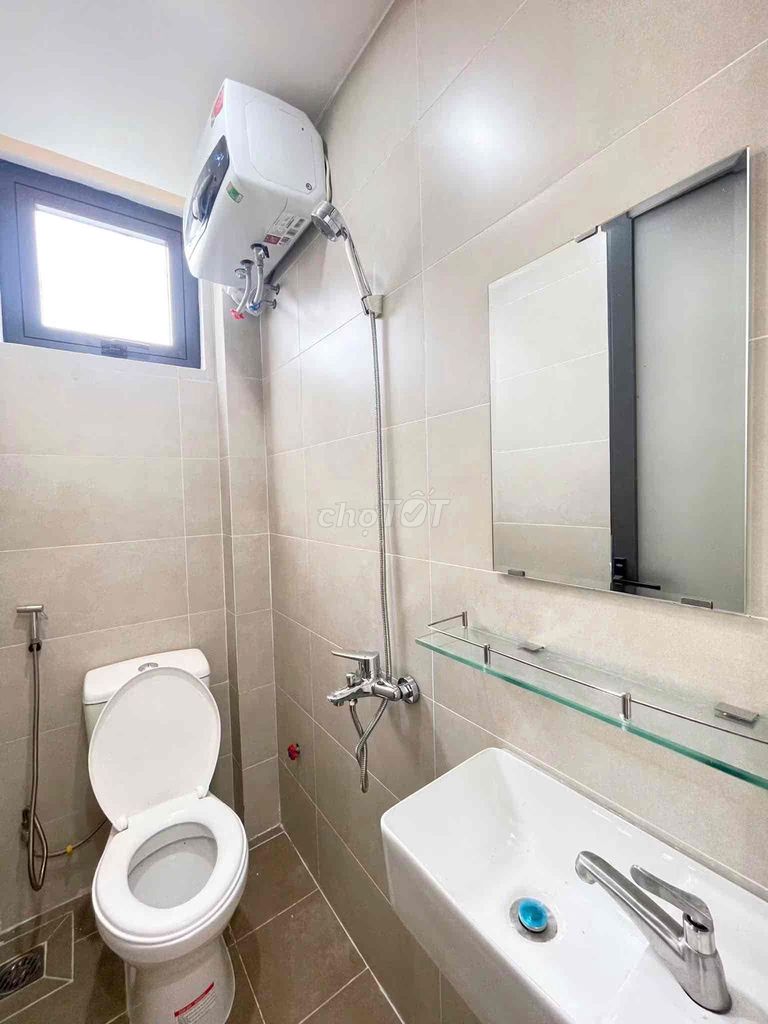 A cheap-salt window studio