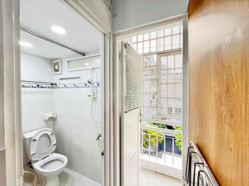 Open a full-intracted room- Lê Văn Sỹ.