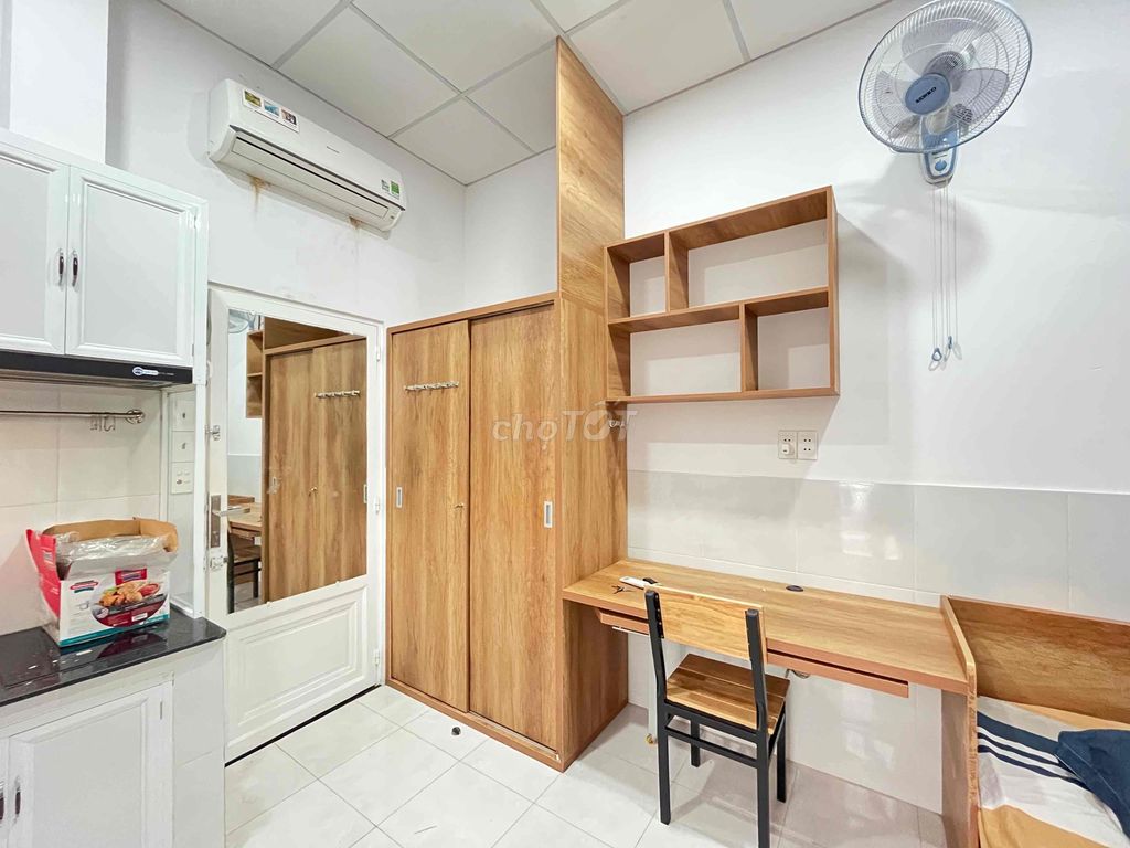 Open a full-intracted room- Lê Văn Sỹ.