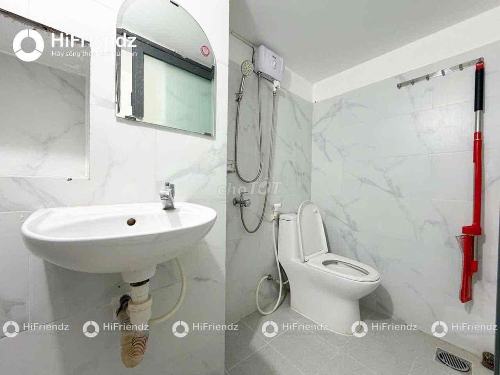 Rent the studio full interior right on the face of the winning Nguyễn Văn Linh.