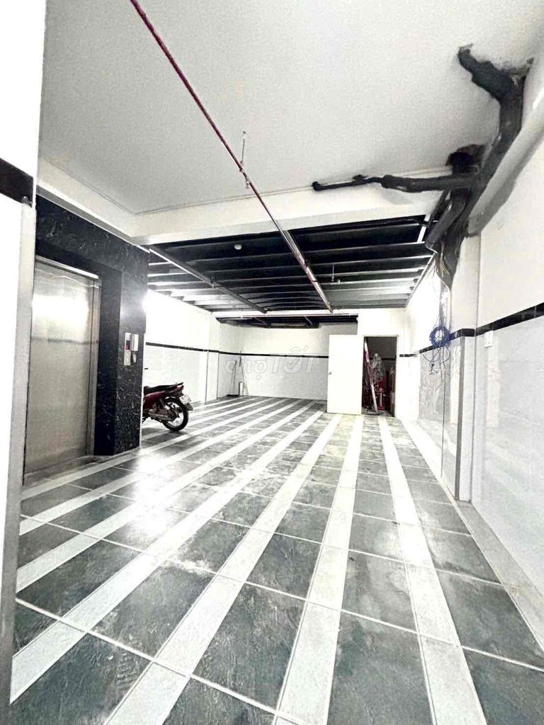 Rent a room with a guard, plus a balcony, and a private washing machine ready.