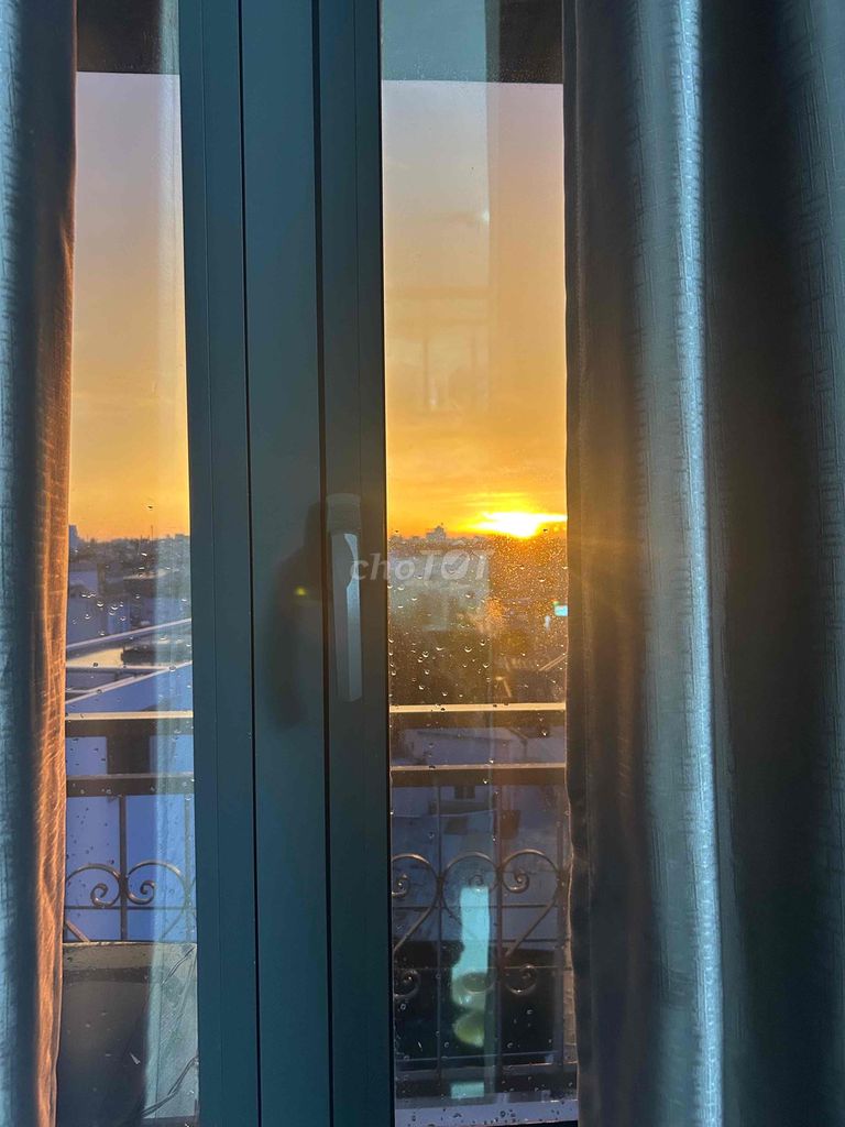 Rent a room with a guard, plus a balcony, and a private washing machine ready.