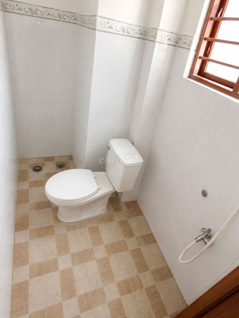 Pass room near the University of Business, area Lê Trọng Tấn.