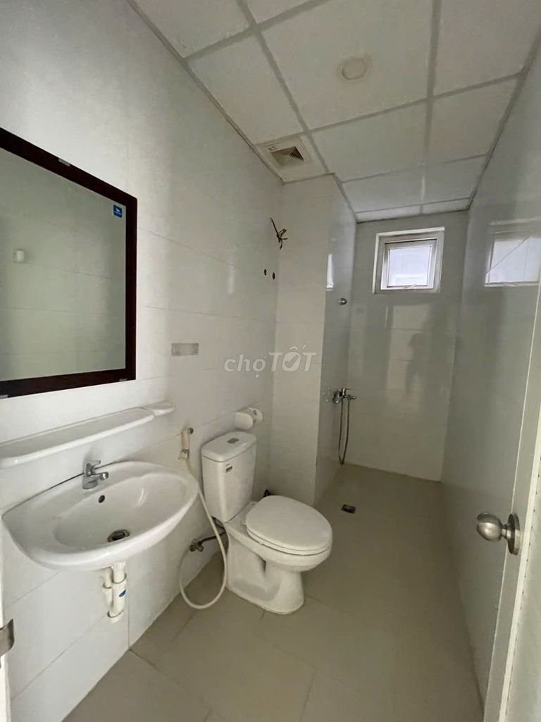 Rent room in the topaz City apartment.