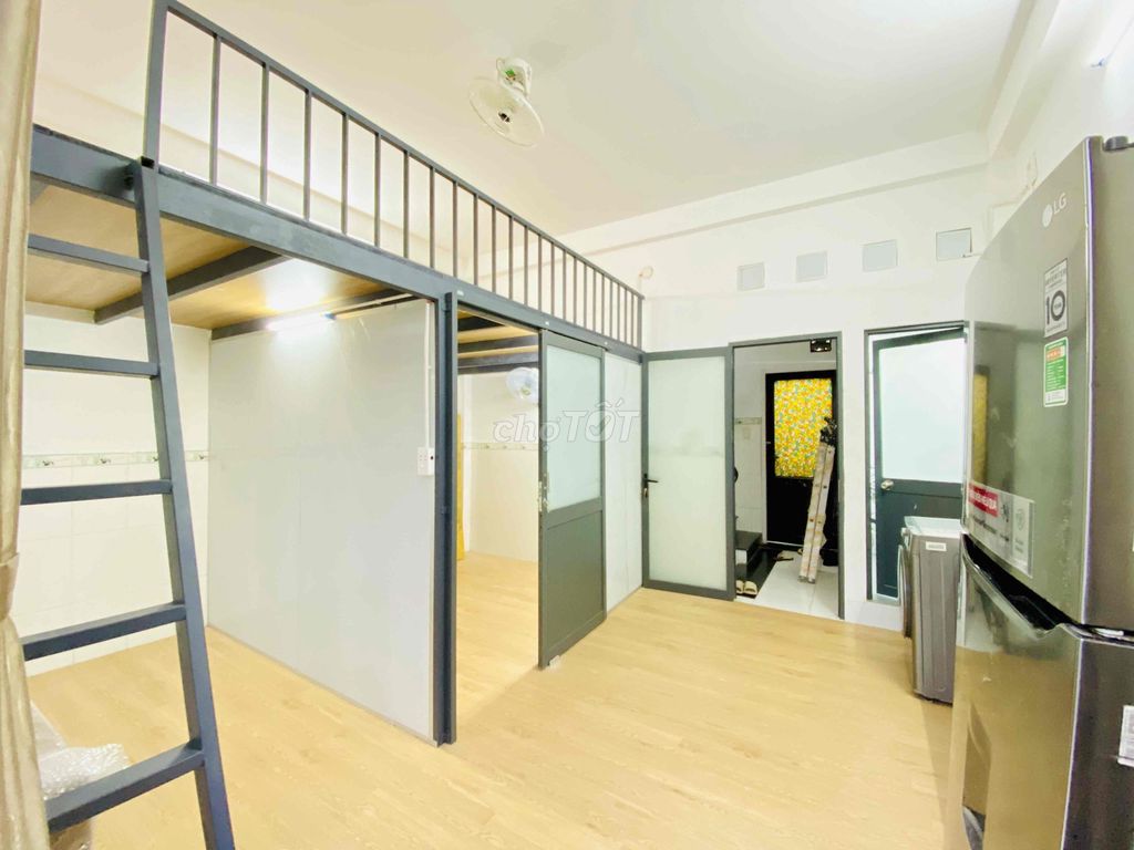 Room four people. Two million per person at 212 Ni Sư Huỳnh Liên.