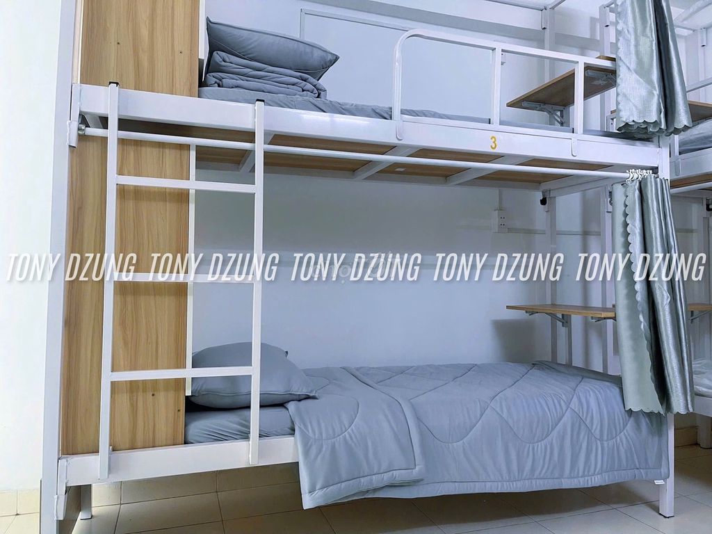 The new dorm is near the university. It's next door.