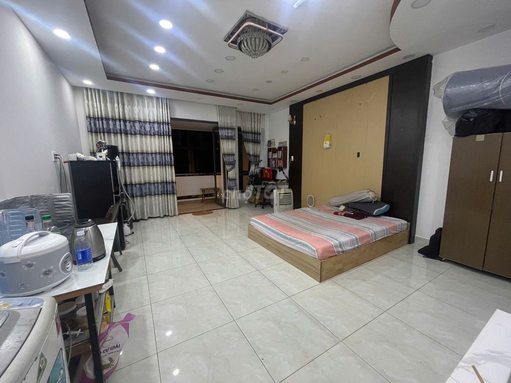 Need to reach room near 40 meters, 4 meters balcony, private toilet, the lowest in the world