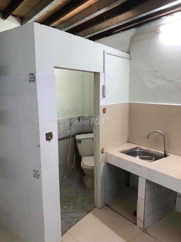 We need to rent a motel on Quang Trung.