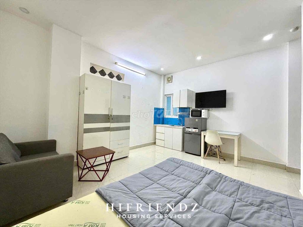 Cheap room, full furniture on District 8 Bridge.
