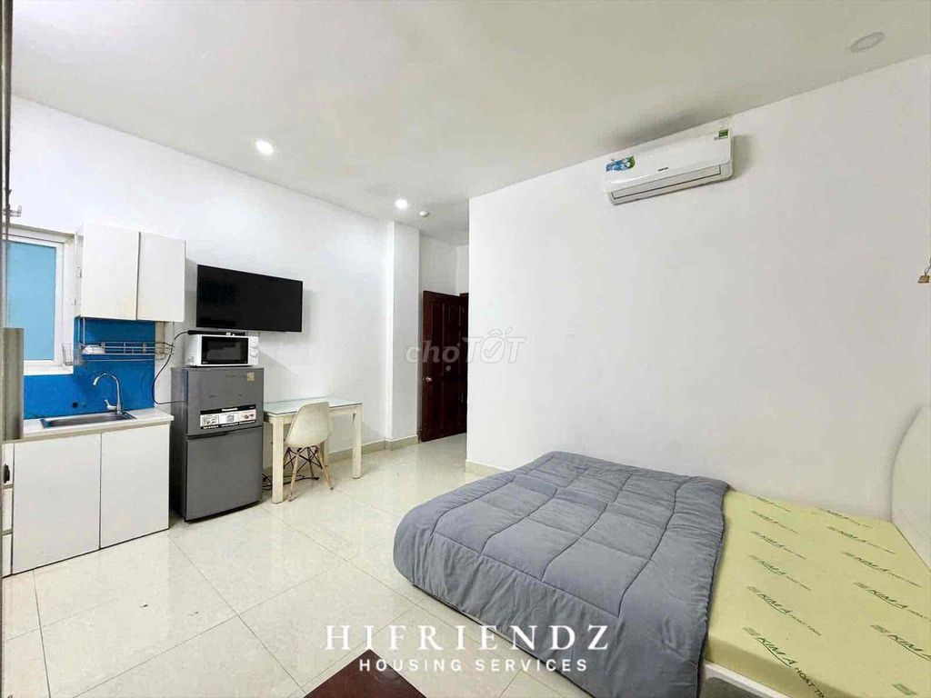 Cheap room, full furniture on District 8 Bridge.