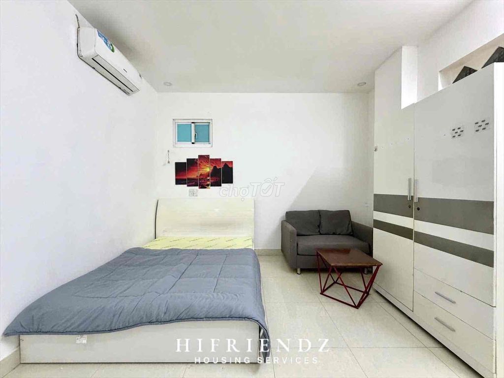 Cheap room, full furniture on District 8 Bridge.