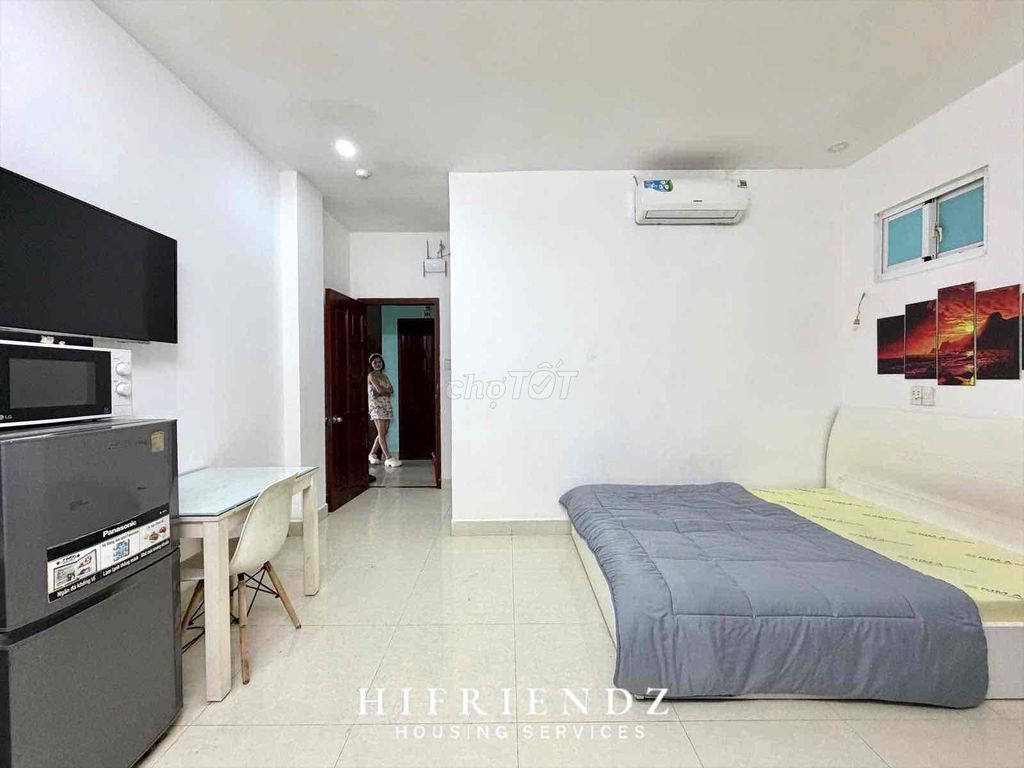 Cheap room, full furniture on District 8 Bridge.