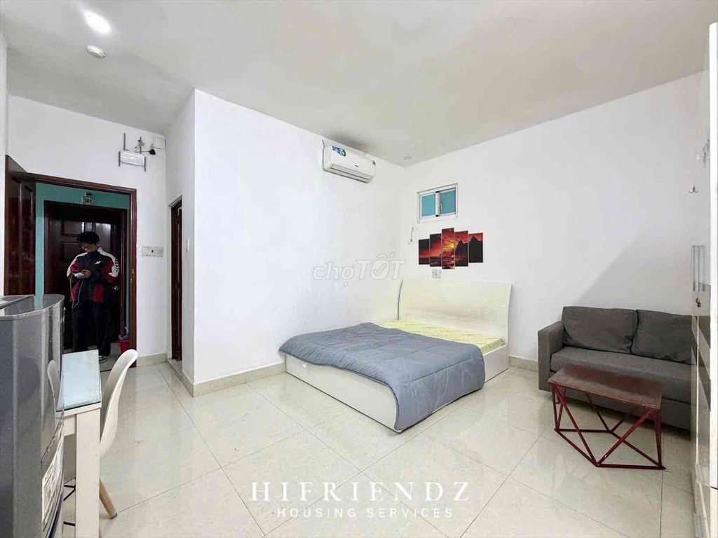 Cheap room, full furniture on District 8 Bridge.