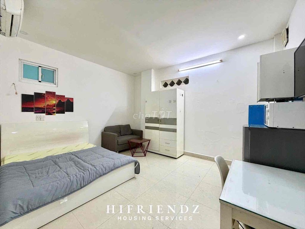 Cheap room, full furniture on District 8 Bridge.