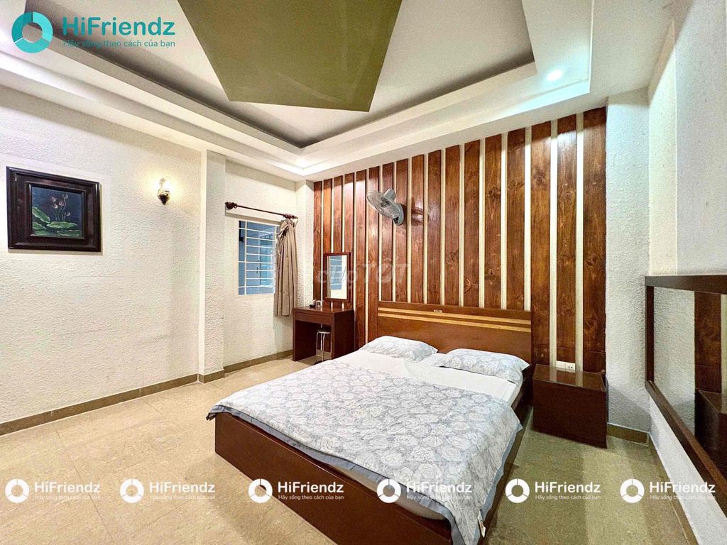 Rent a cheap room - right at District 8, elevator to the room.