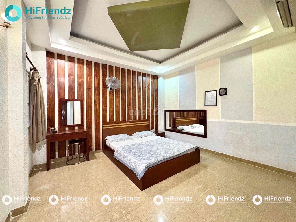 Rent a cheap room - right at District 8, elevator to the room.