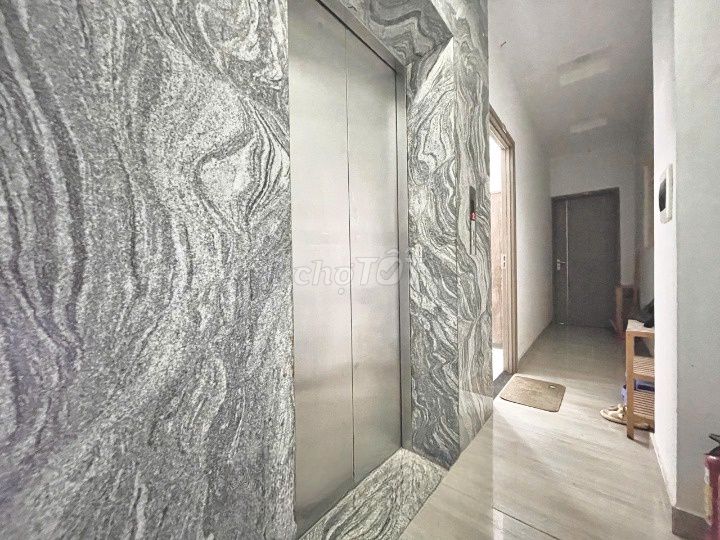 The elevator, enough Thoại Ngọc Hầu interiors.