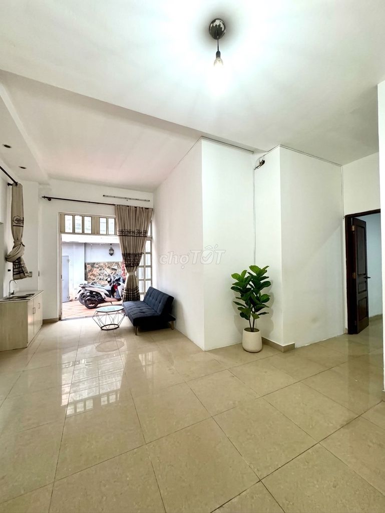 A private bedroom, 40 meters. Near Home Park