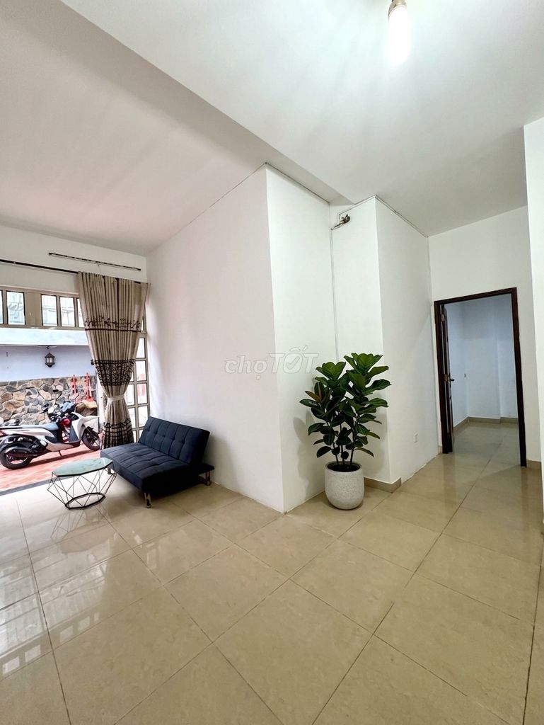A private bedroom, 40 meters. Near Home Park