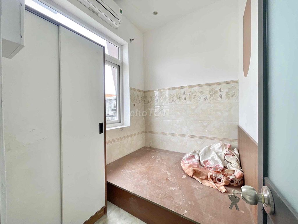 2 master soft/ full interior bedrooms