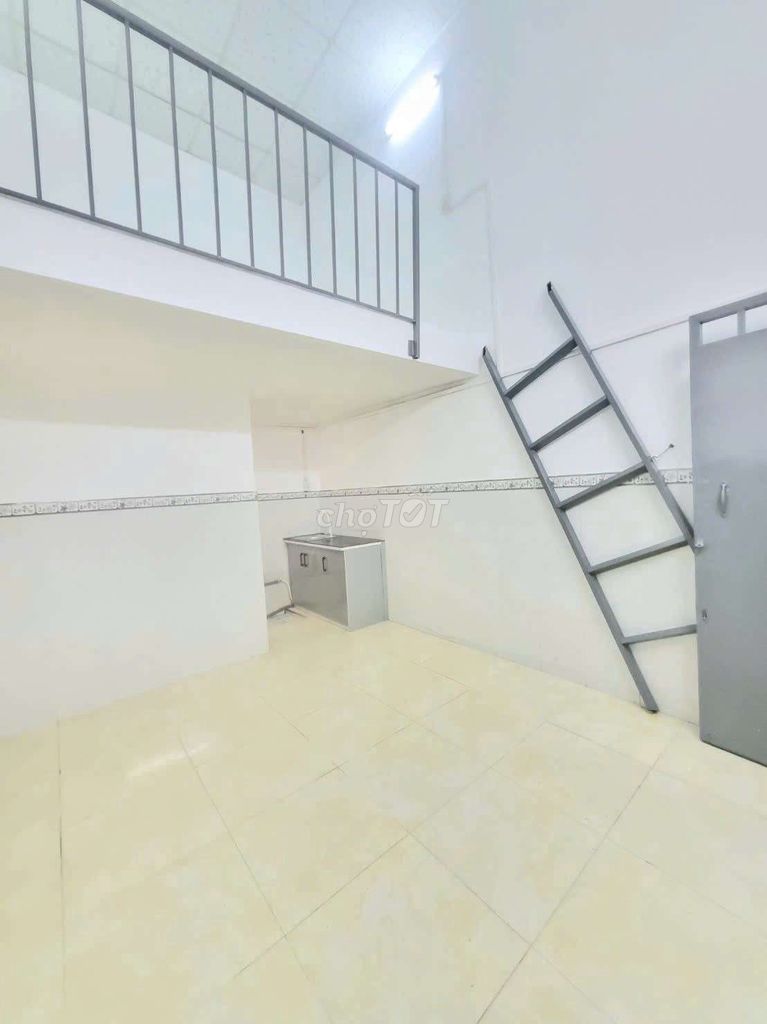 The room is open with air conditioning on the ground floor. Free time, security.