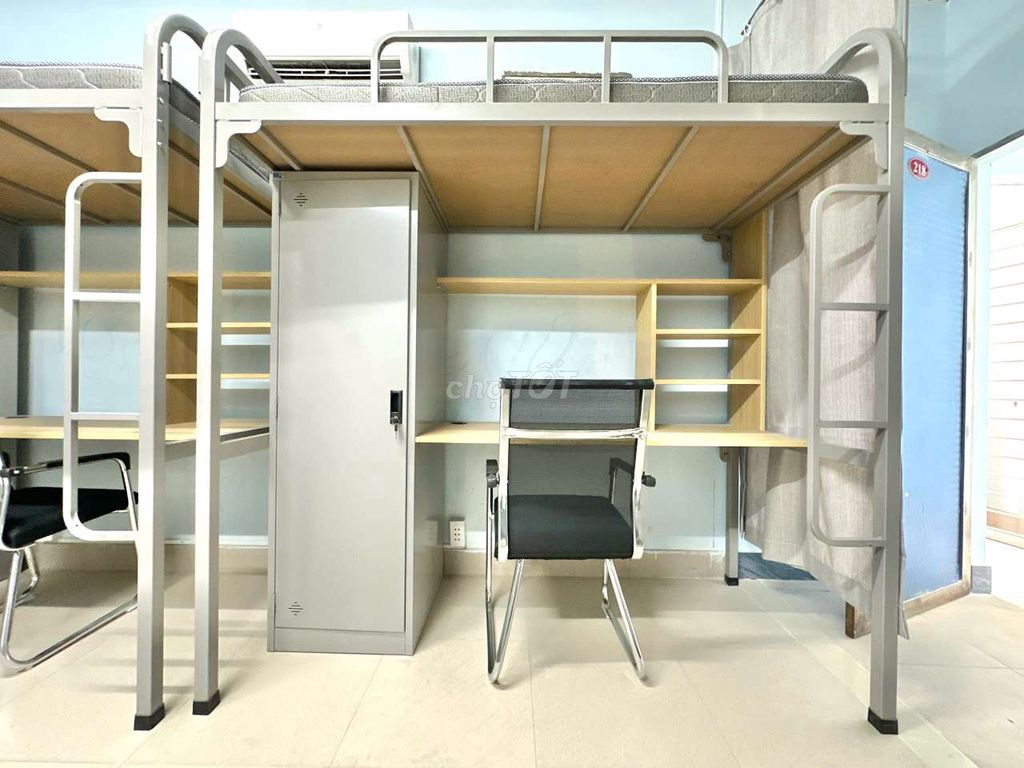 The fancy dorm, it's a student near the shower.
