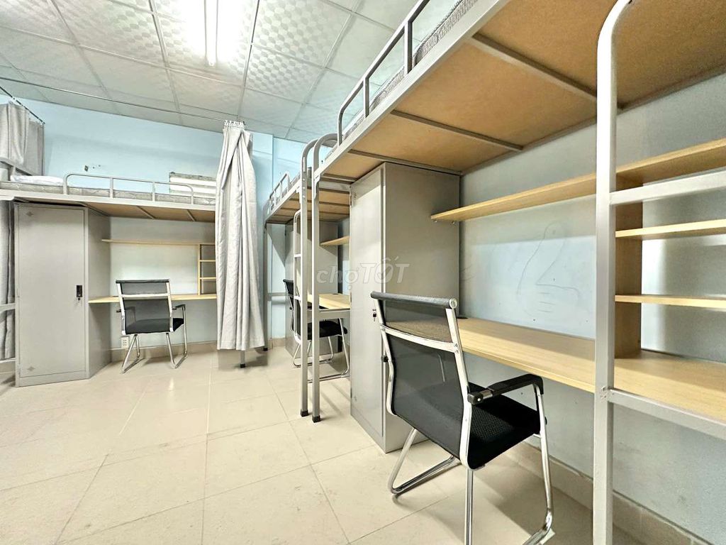 The fancy dorm, it's a student near the shower.