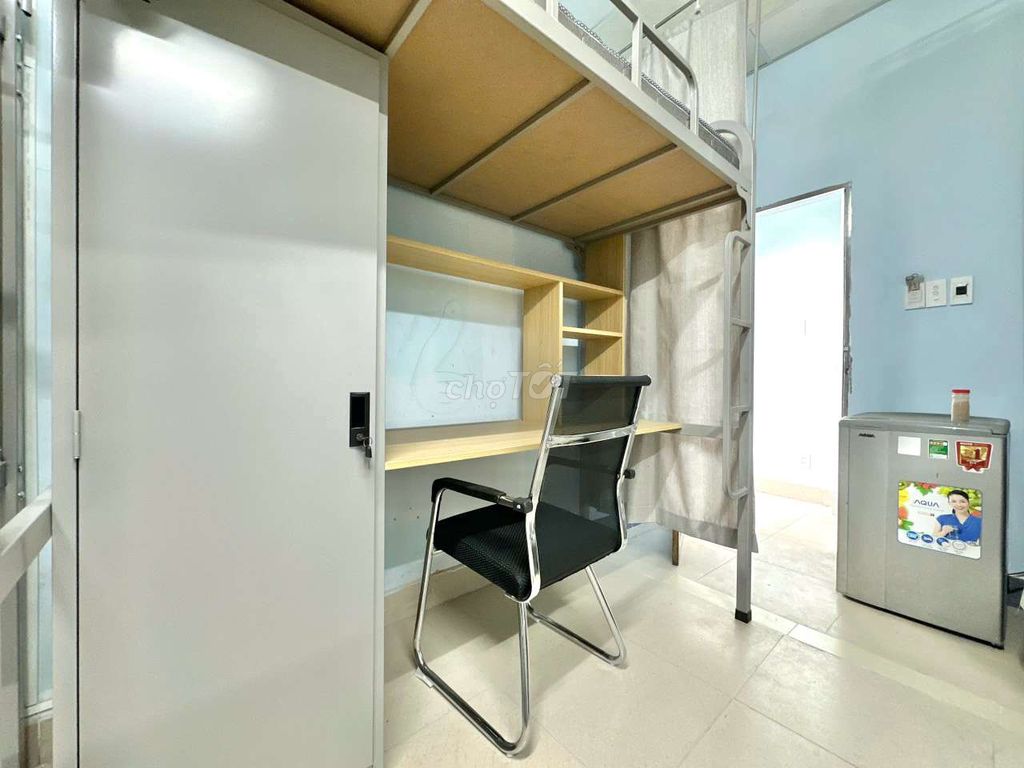 The fancy dorm, it's a student near the shower.