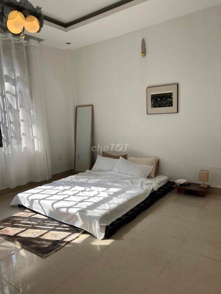 A full interior motel 10 minutes from the Vermalll.