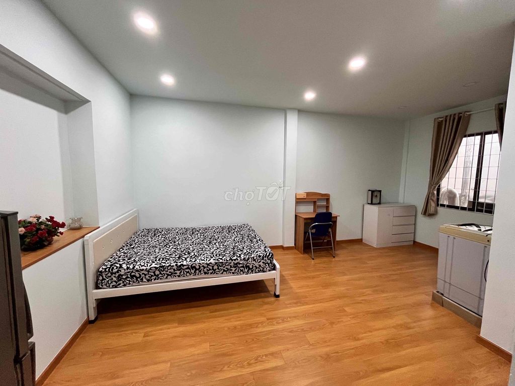 New room for women rent.