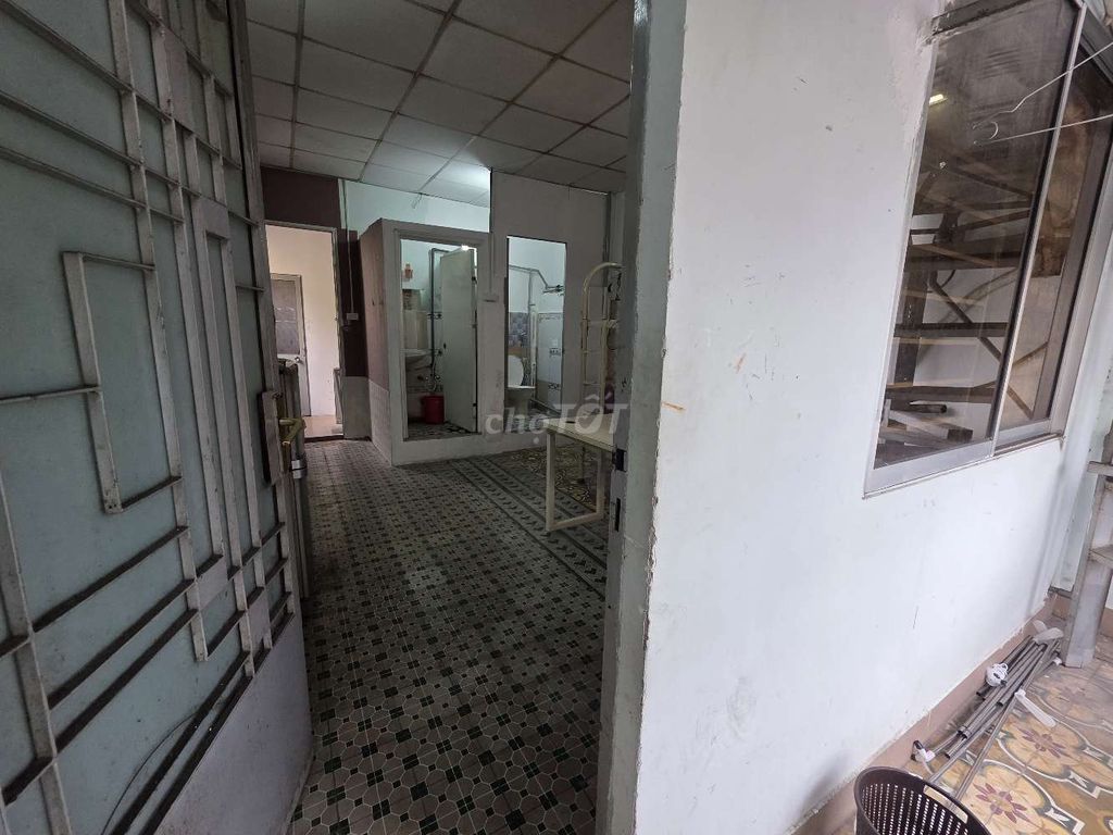 The interior is full of alleys near District 1.