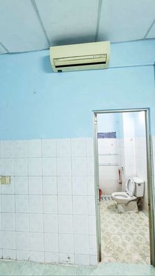 Bình Thạnh hotel room, near the market, Mrs. Cl understand, private toilet, private passageway.
