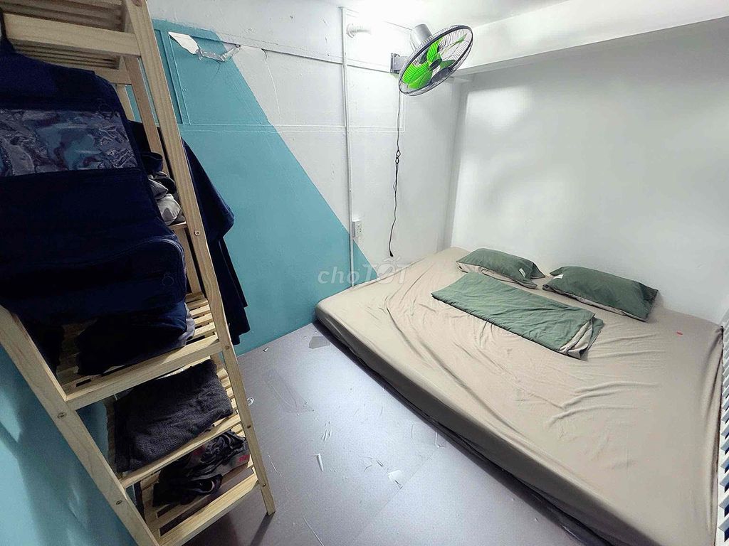 The ground ground room is ready to move in now.