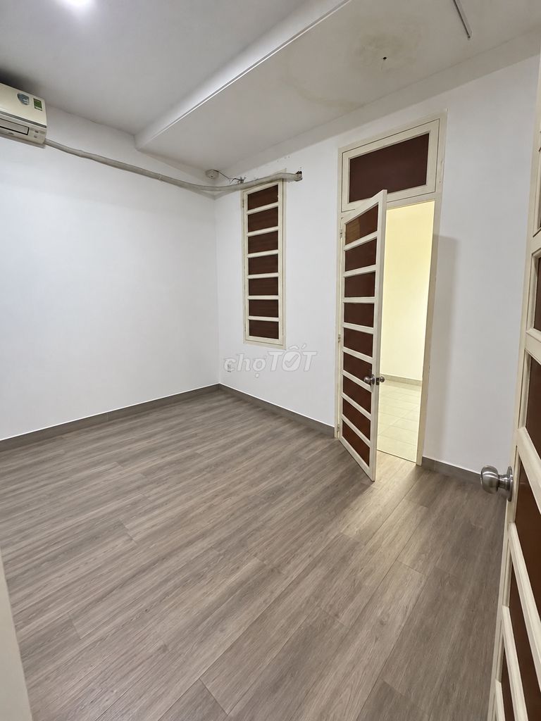 Rent the spare room on the 3th floor wide view