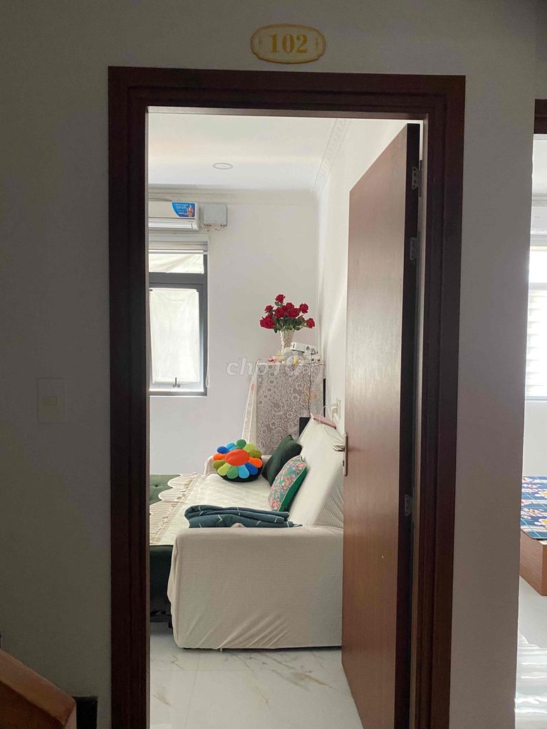 The owner of the room near the Rose Queen Sen.