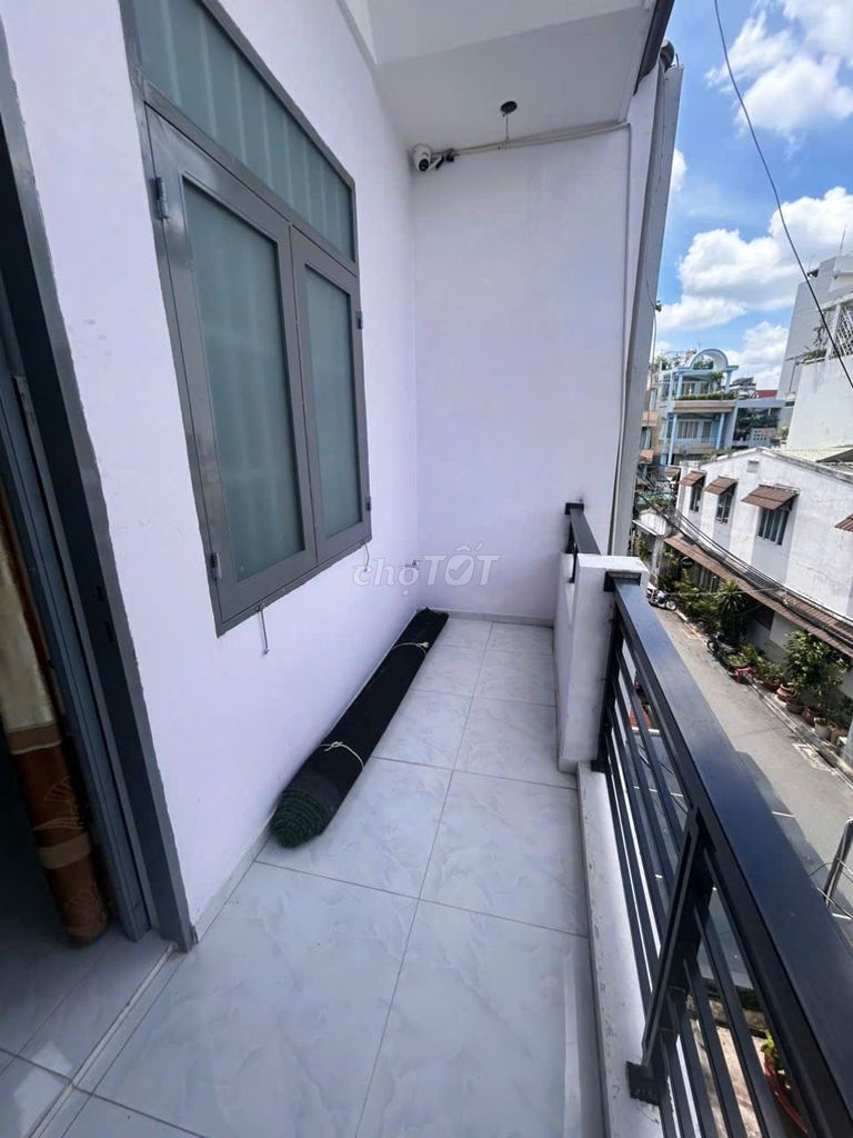 Rent the entire 3rd floor - 3 rooms - 260–7 million/month near aeon Tân Phú