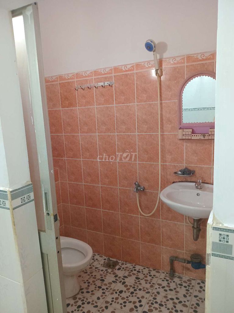 Free-free toilet room full brick car.