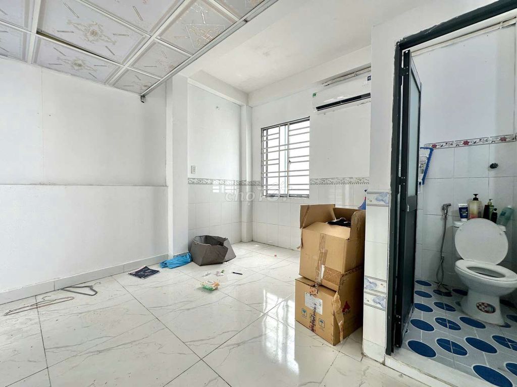 Rent a new hotel with a air-cold machine.