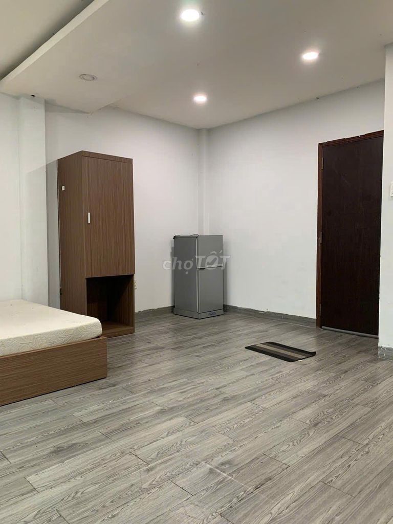 studio full interior - closest to the most painted airport