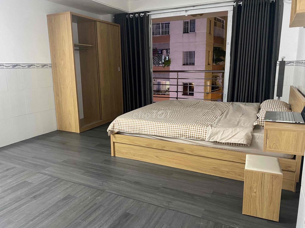 Two basic rooms to full balcony furniture downtown Phú Nhuận.