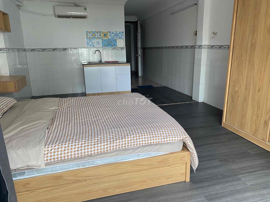 Two basic rooms to full balcony furniture downtown Phú Nhuận.