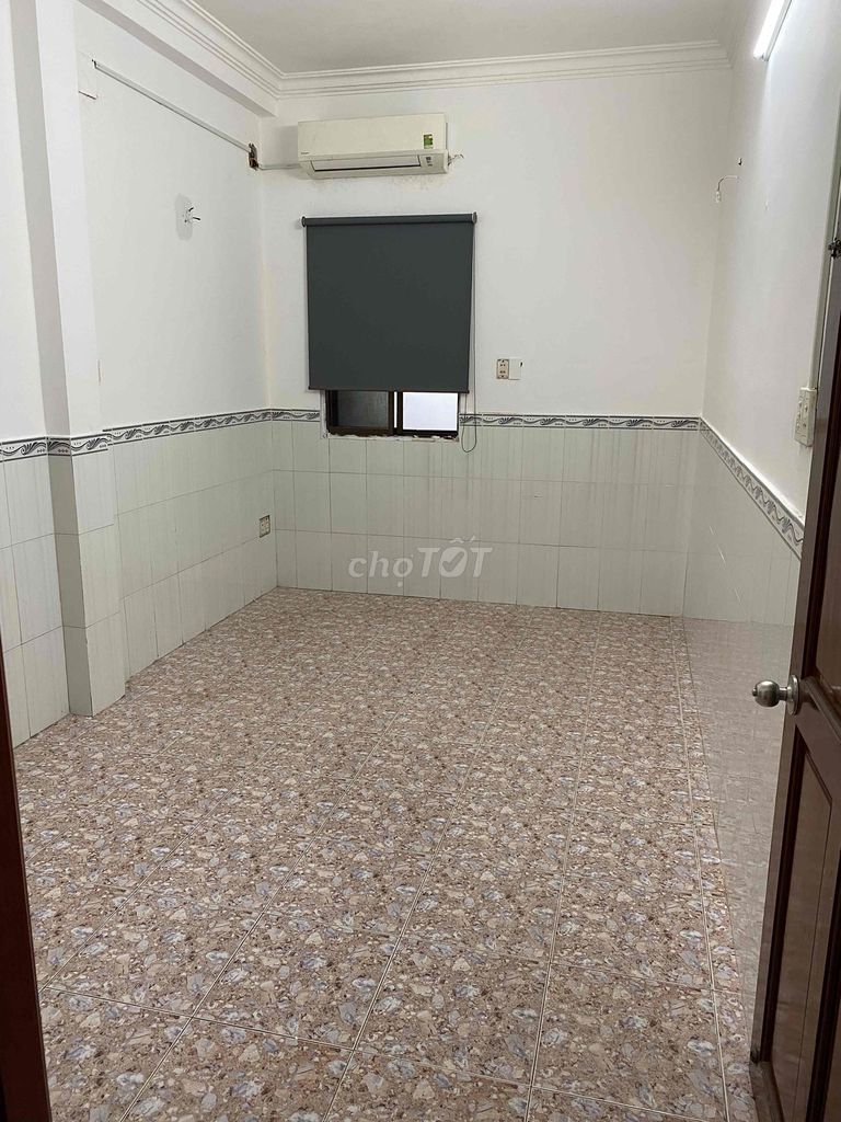 Two basic rooms to full balcony furniture downtown Phú Nhuận.
