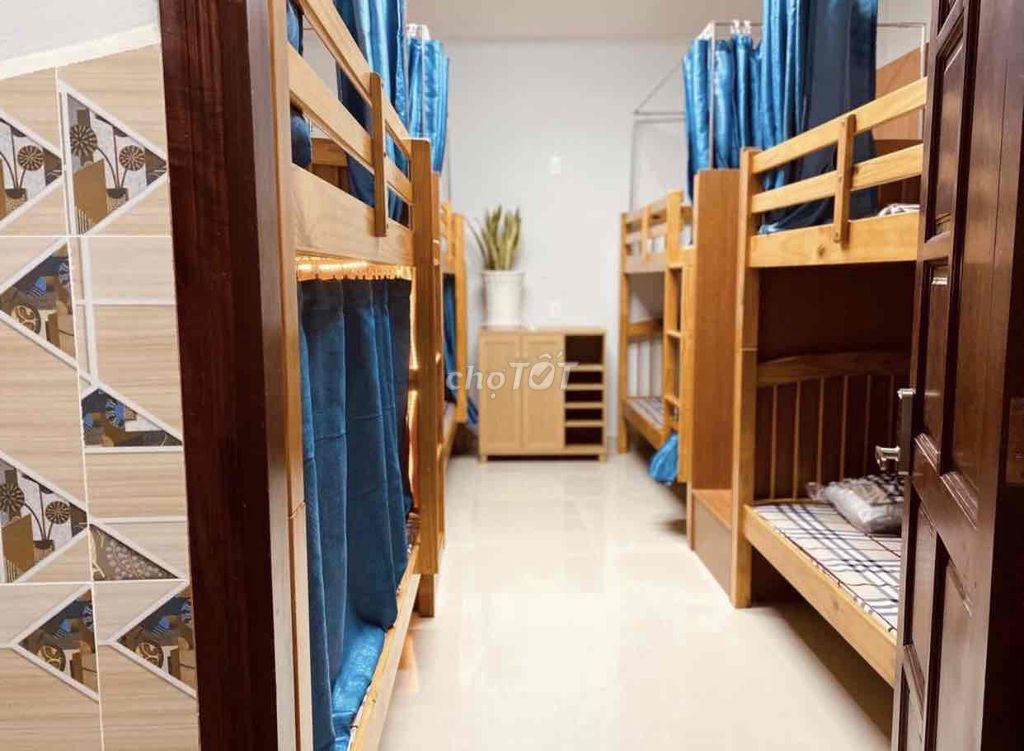 Pass the dorm room right there. No advance.