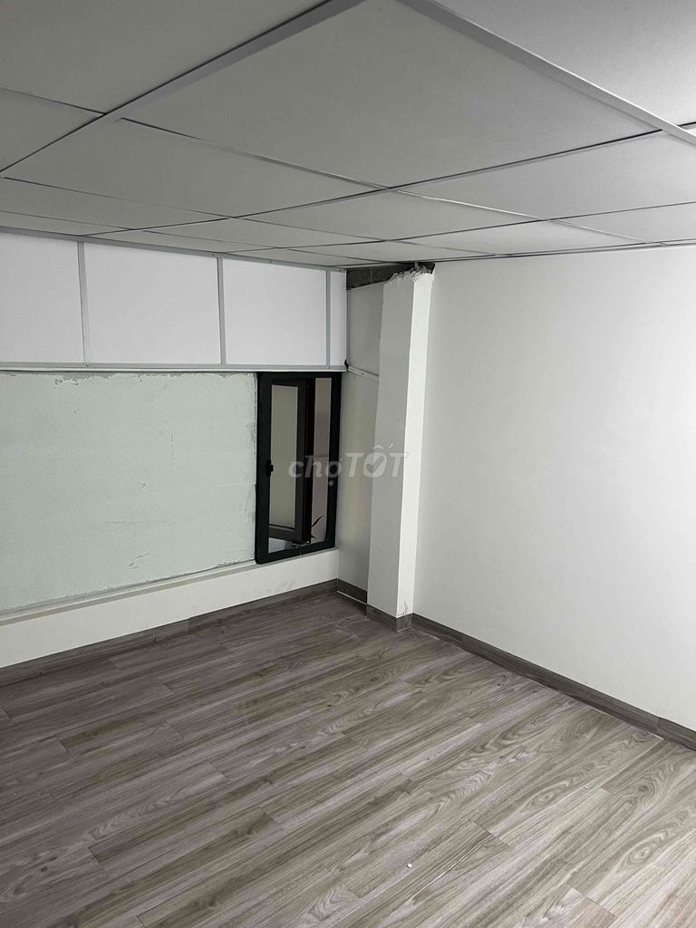 We'll rent out the Bà Điểm hotel!