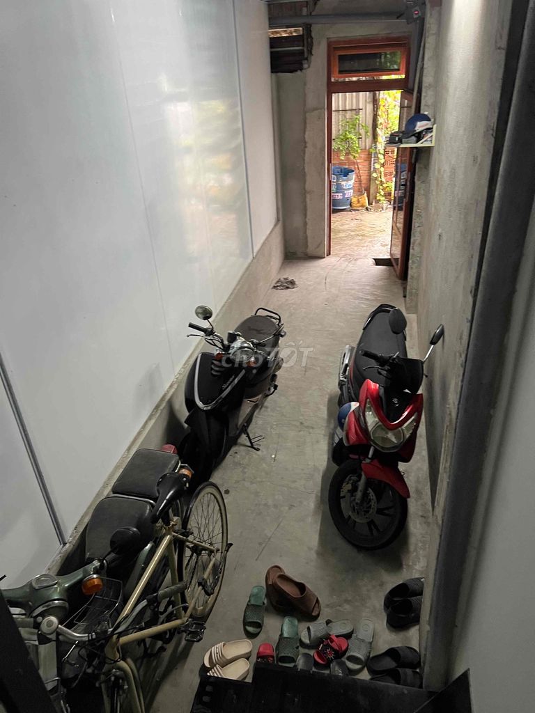 We'll rent out the Bà Điểm hotel!