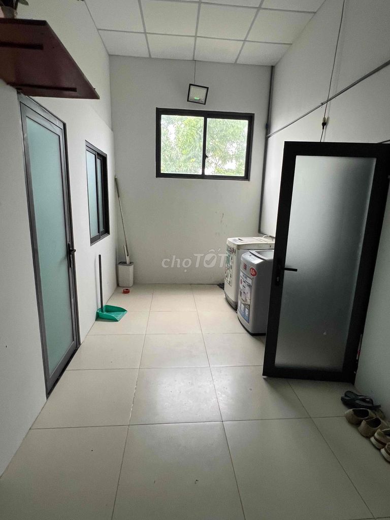 We'll rent out the Bà Điểm hotel!
