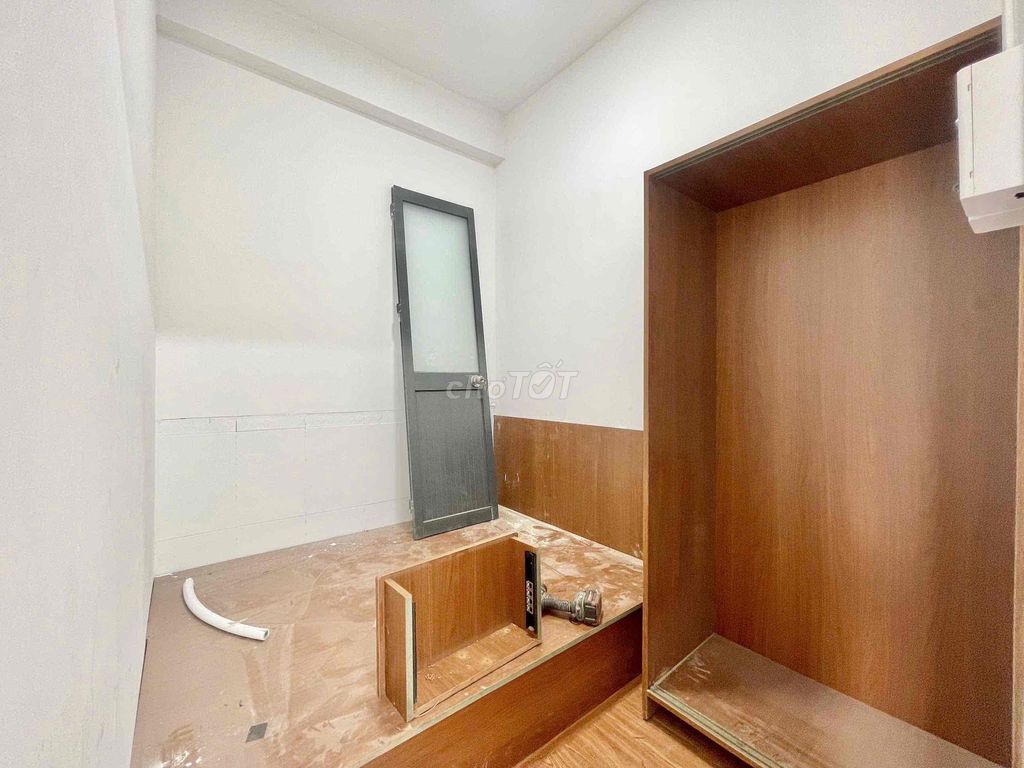 Tell Zhang 2 student bedrooms in the SEO