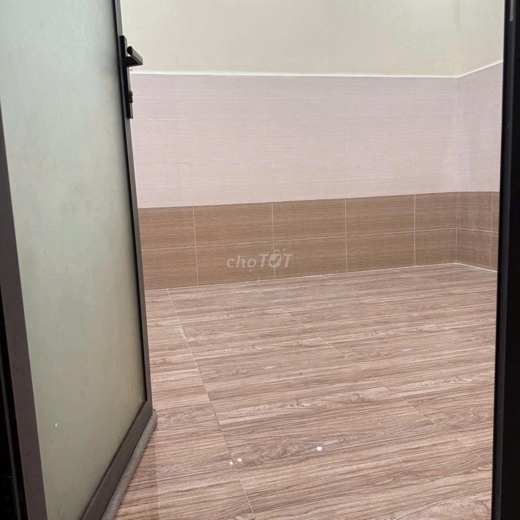 The rented room is at the Li Chiang residence. There's an elevator, an air conditioning.